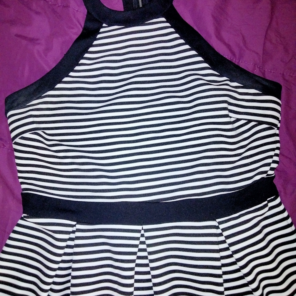 Dress - Picture 2 of 4